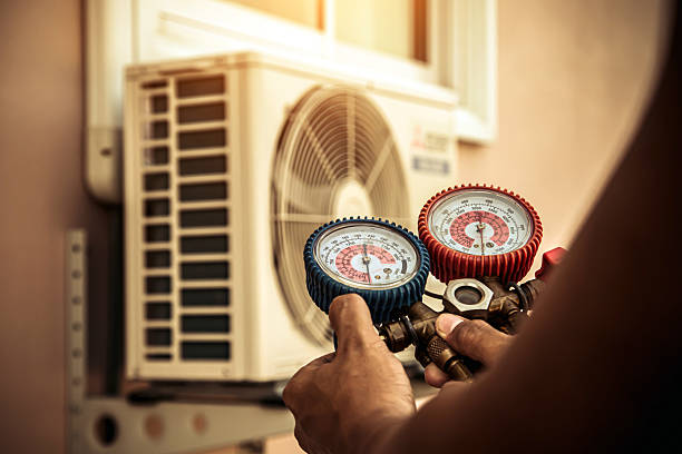 Professional Hvac technician working in Choctaw, OK